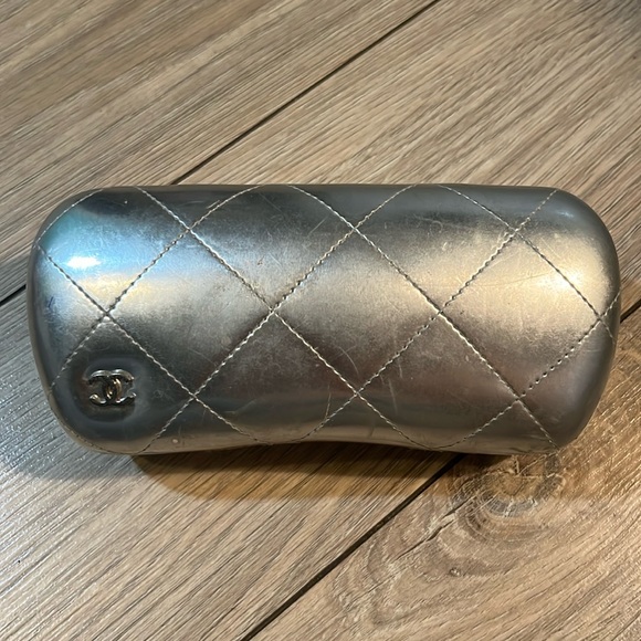 CHANEL Silver Quilted leather leather sunglasses - Picture 1 of 8